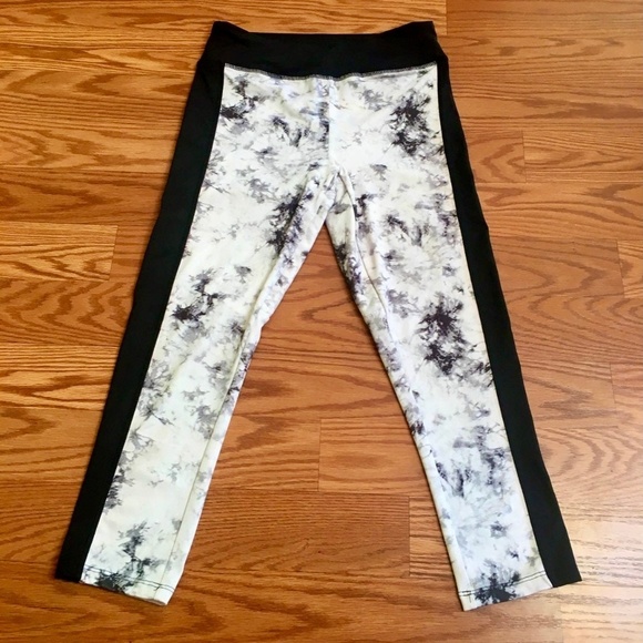 Marbled Black White Capri Leggings Forever 21 NWOT​ - Picture 1 of 5